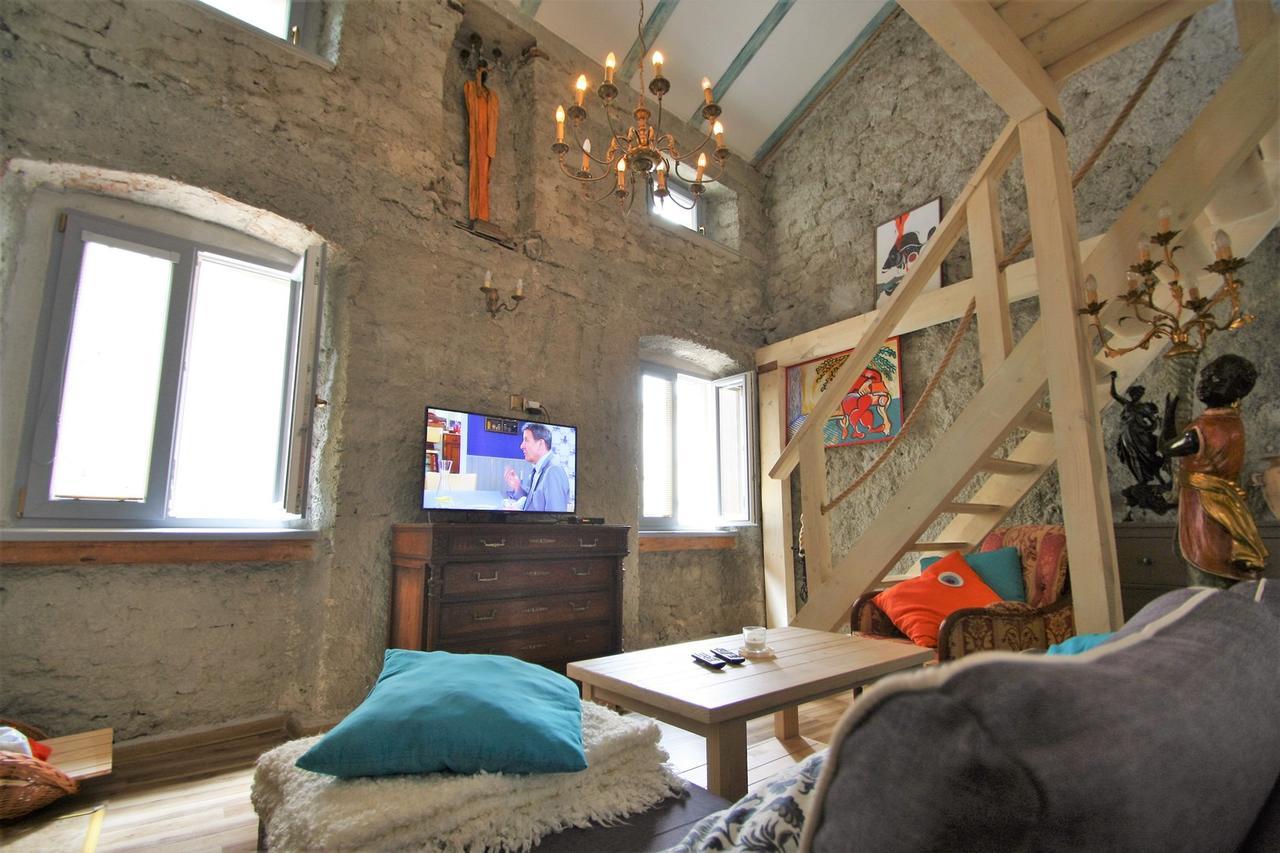 Apartment Kolenicka 2 *